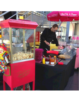 Stand de crêpes avec serveur