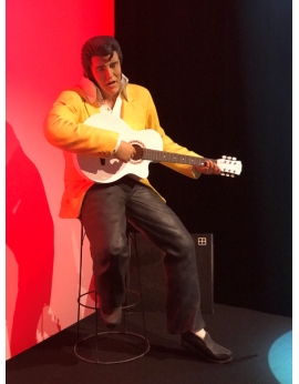 Statue Elvis Presley avec guitare