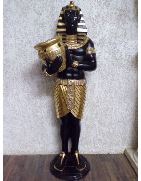 Statue Égyptien tenant un vase