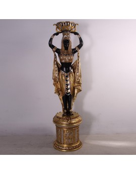 Statue egyptienne portant un vase sur socle