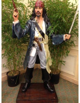 statue Jack Sparrow avec épée