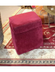 Pouf carré en velours rouge