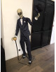 grand squelette en costume noir
