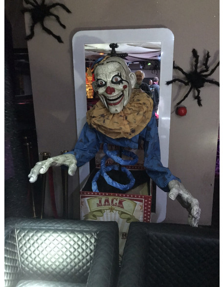 Clown dans sa boite