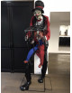 Grand-clown-méchant-et-petit-clown-en-cage