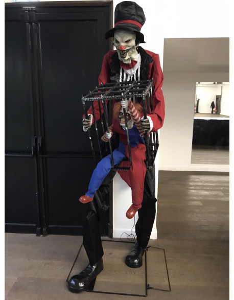 Grand-clown-méchant-et-petit-clown-en-cage
